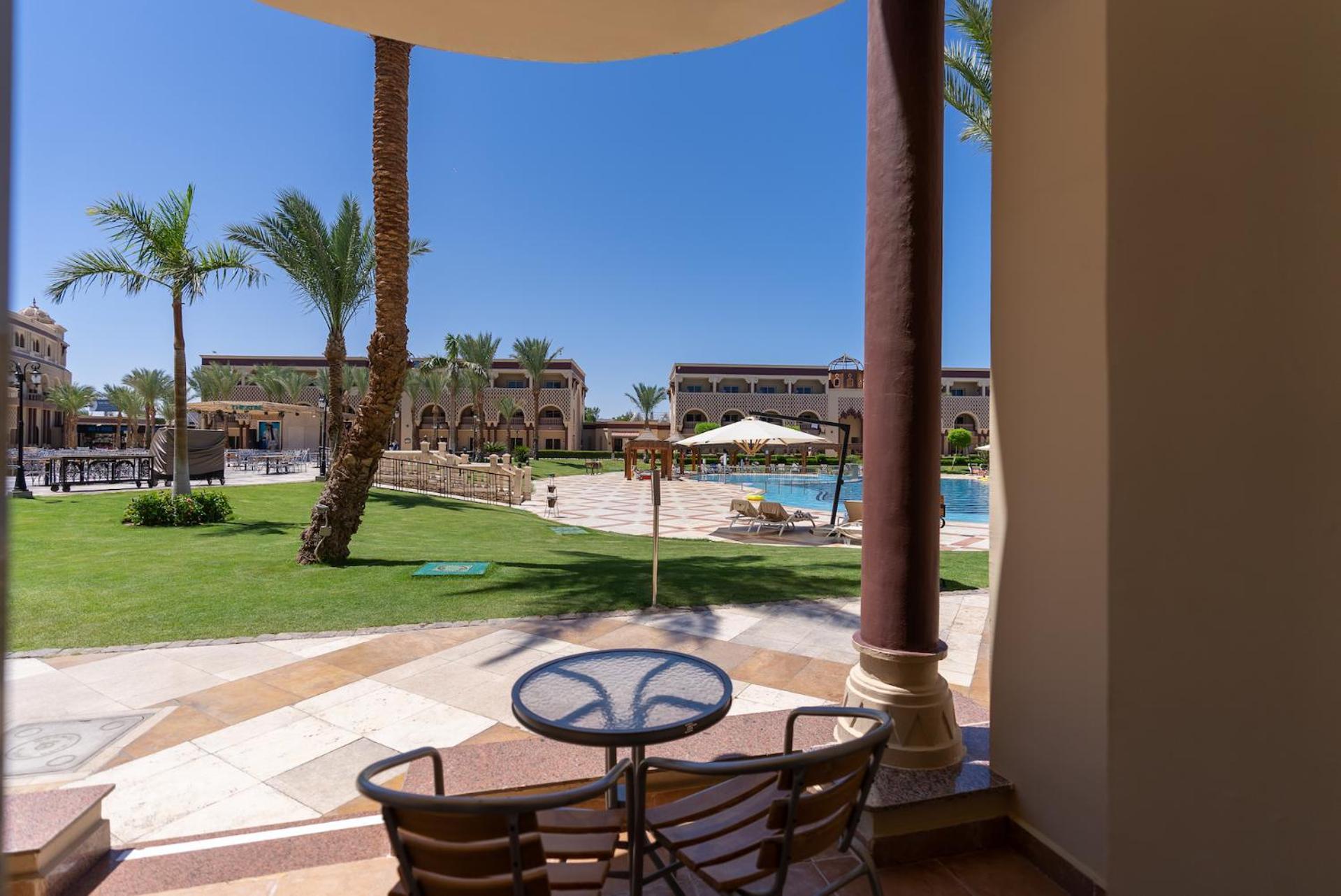 Suite Familiare con Vista Piscina - Solo Residenti e Cittadini Egiziani
